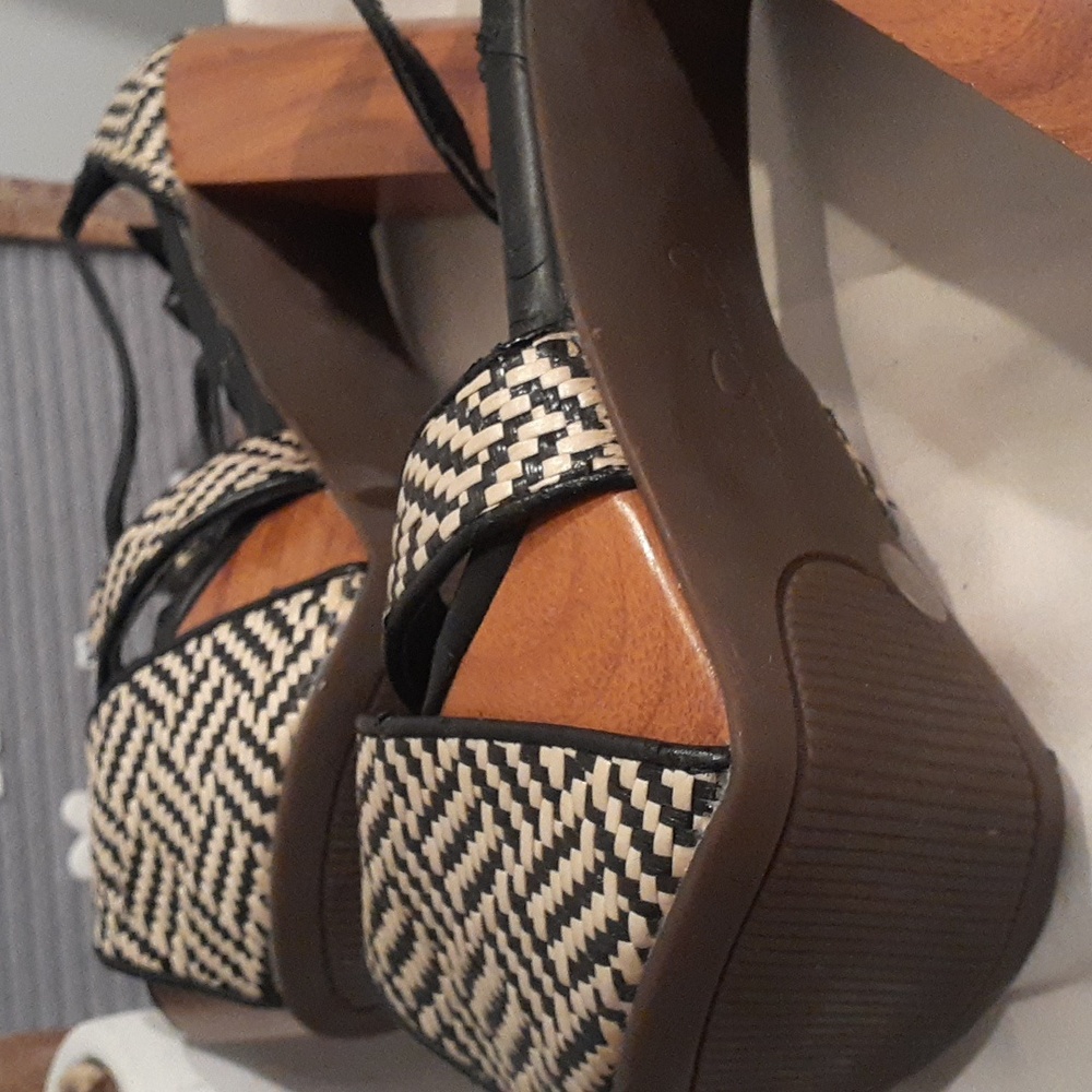 JESSICA SIMPSON HEELS - Picture 7 of 8